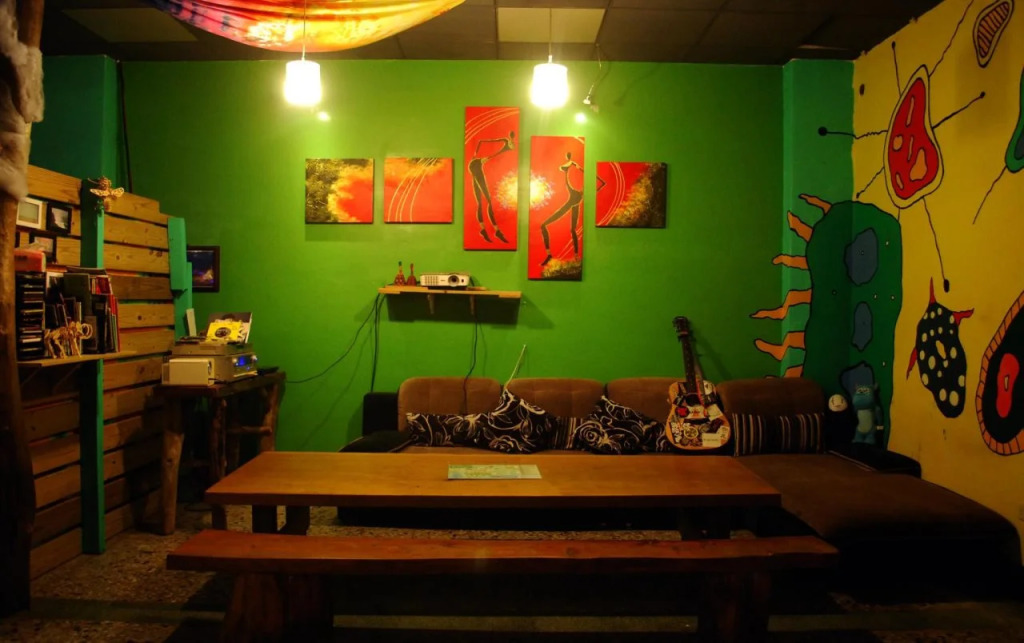 Dulan The Travel Bug Bistro Inn