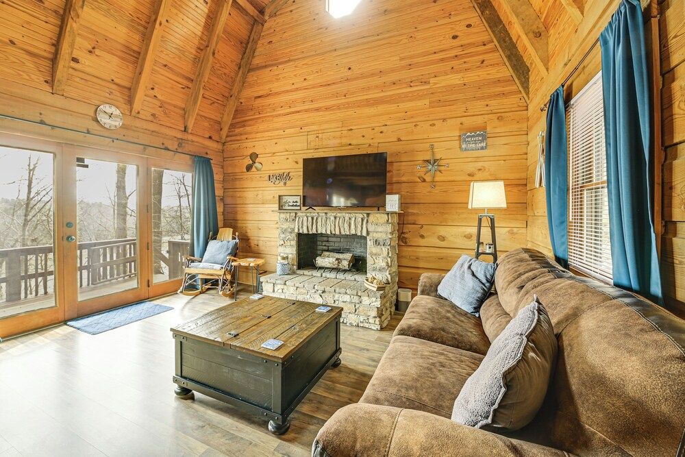 Lake Cumberland Log Cabin Near 3 Boat Ramps