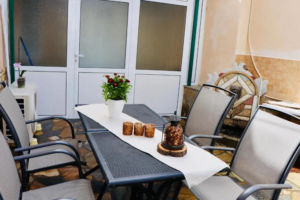 Aivazidis House