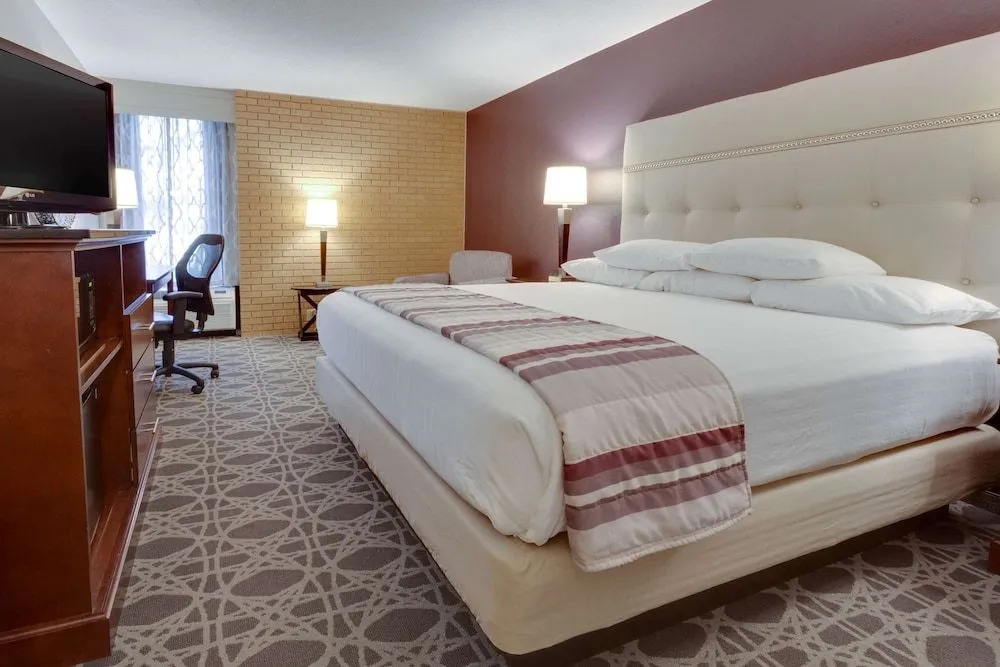 Drury Inn & Suites Kansas City Overland Park