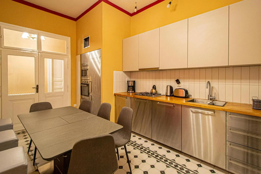 4 Bedrooms 130m2 apartment at the Main City Square
