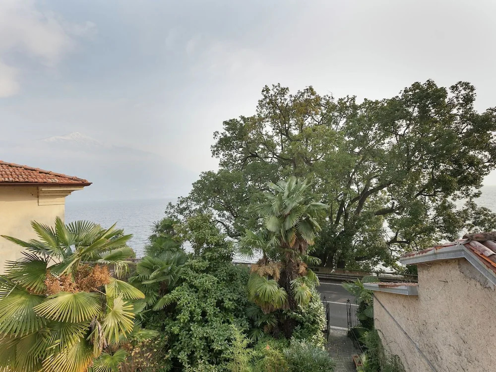 Independent House With Equipped Outdoor Area, Near the Lake