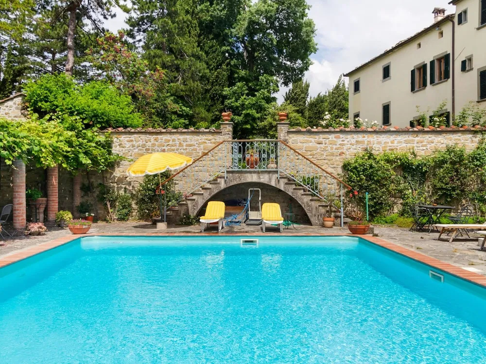 House on the Property Next to an Ancient Villa With a View of the Hills and Pool