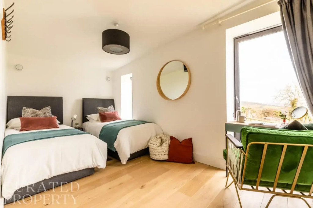 Stunning 5 Bedroom New Build With Amazing Views