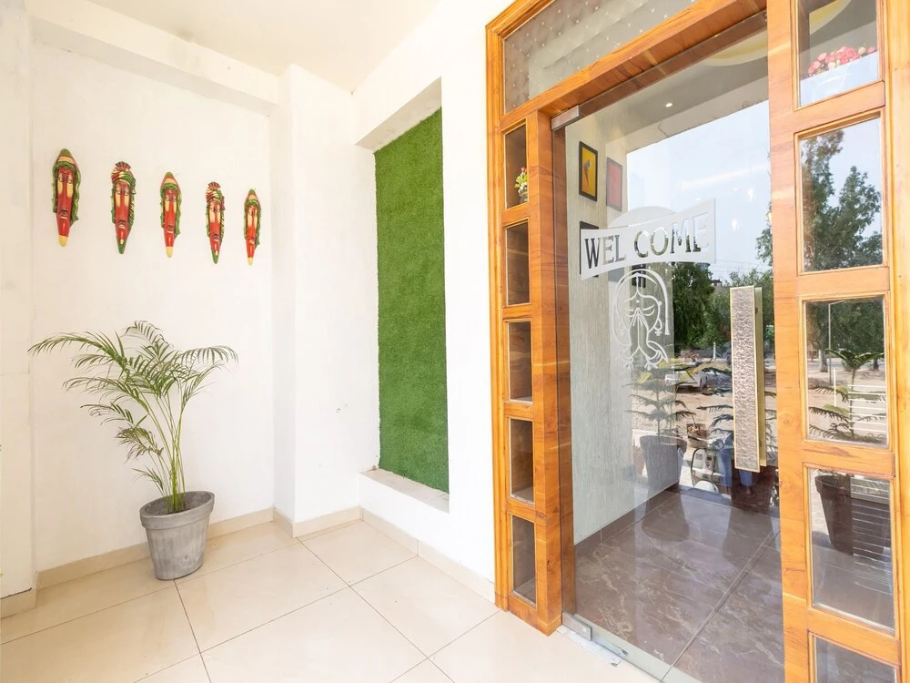 Hotel Crown by OYO Rooms
