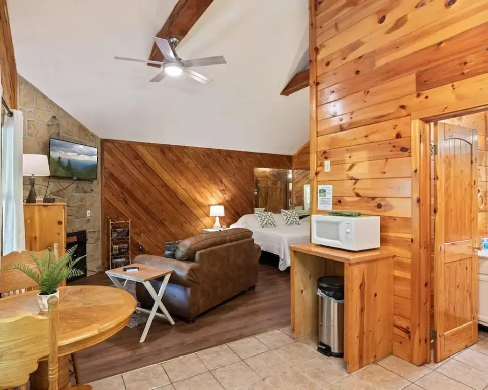Close to Pigeon Forge Gatlinburg I Hot tub