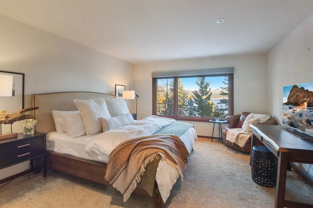 Luna Del Lago Luxury Home - Hot Tub, Lake View 3 Bedroom Home by Redawning