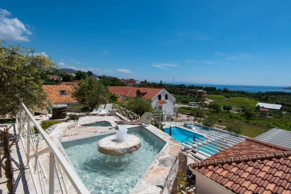 Three Holiday Homes - H1 Azur