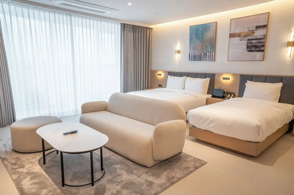 WAVEM HOTEL west