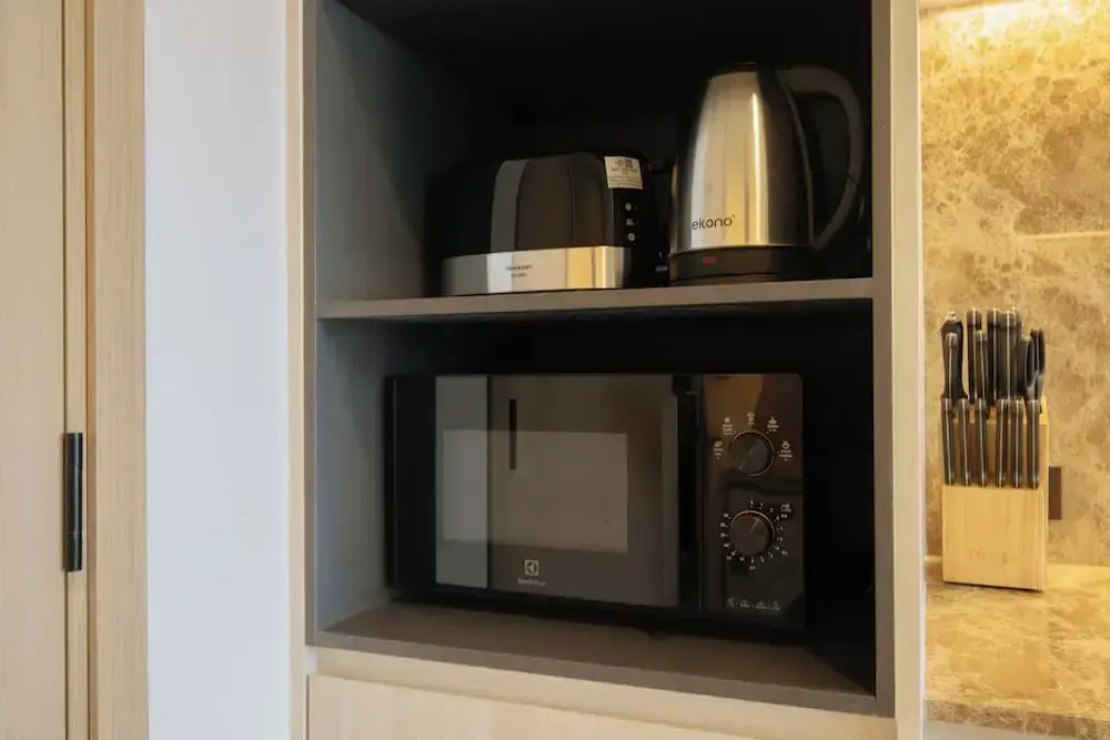 Prime Location 1BR Near Beach Club C240