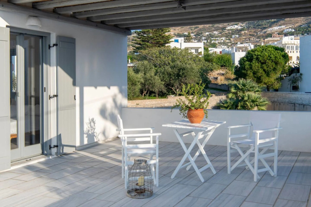 Parikia s Crossroad 3 Bedroom House