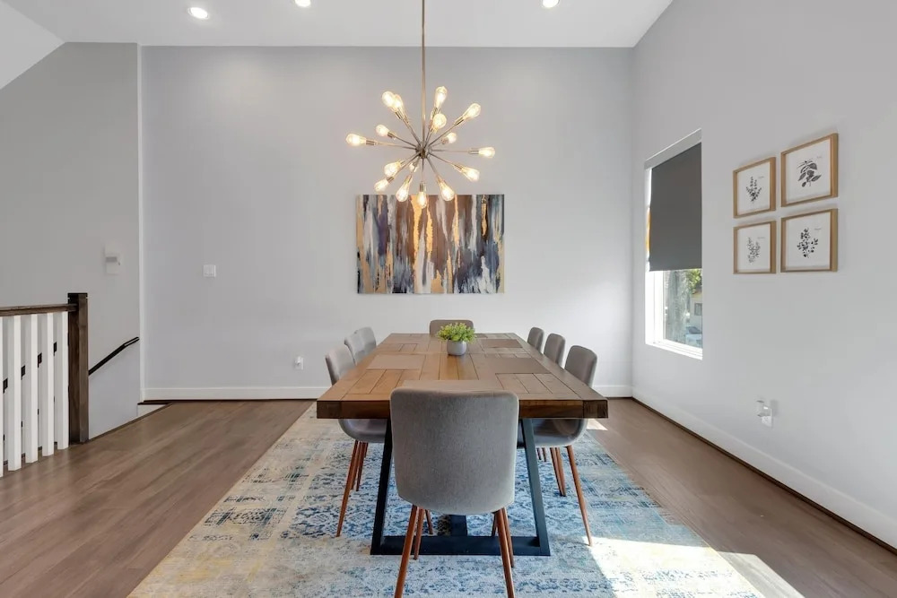 Sophisticated Urban Retreat With Skyline Views 3 Bedroom Home