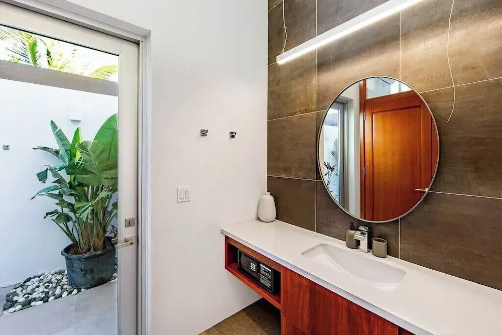 Oceanside Vacation Villa With Hotel Amenities v10