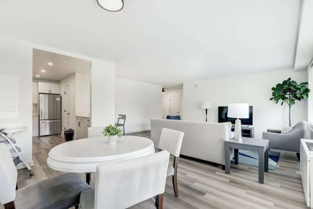 Arlington Modern Comfort Meets City Life