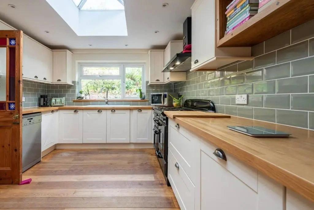 Beautiful 4-bed House in Monmouth