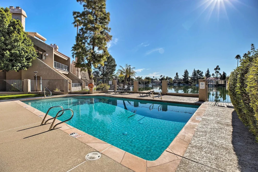 4 Mi to Asu: Lake-view Condo w/ Patio, Pool Access