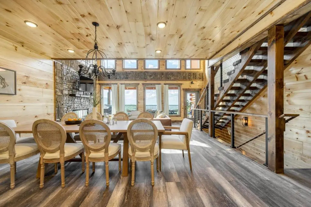 Duval by Avantstay 10min to DT Pigeon Forge w/ Indoor Pool, Hot Tub & Amazing Views!