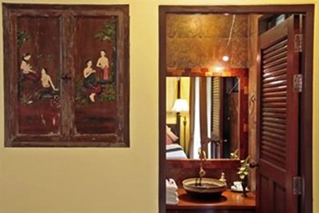 Coral Hotel Bangsaphan