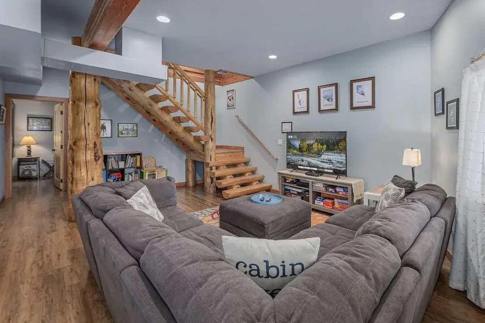 Bearfoot Chalet 3 Bedroom Home by NW Comfy Cabins