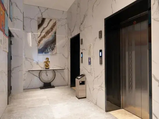 Linhai Huaxuan Hotel (Duqiao Baolong Square Branch)