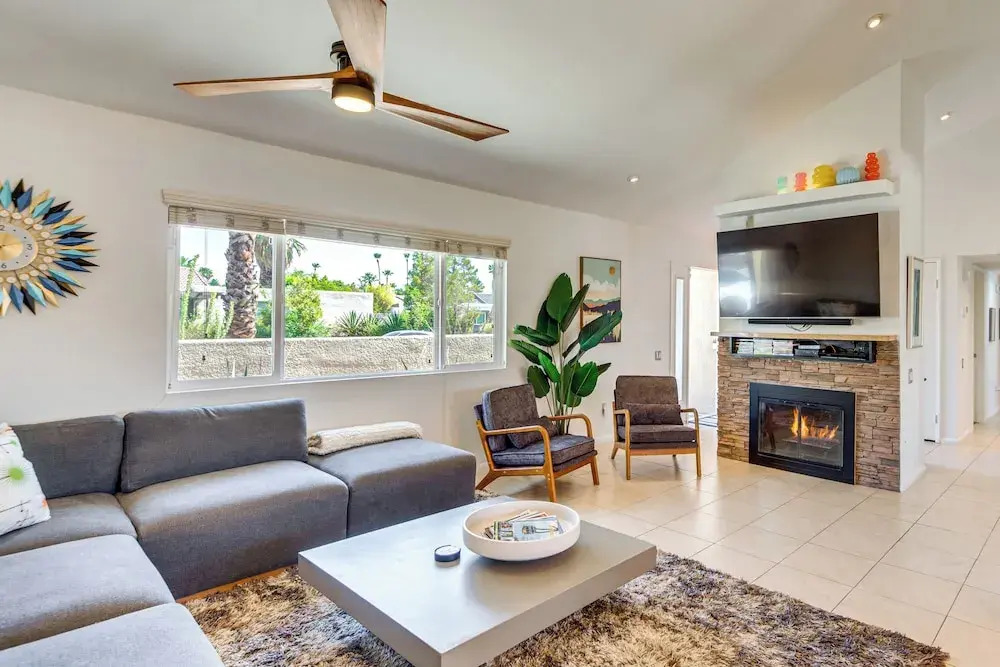Private Pool & Putting Green: Palm Springs Home!