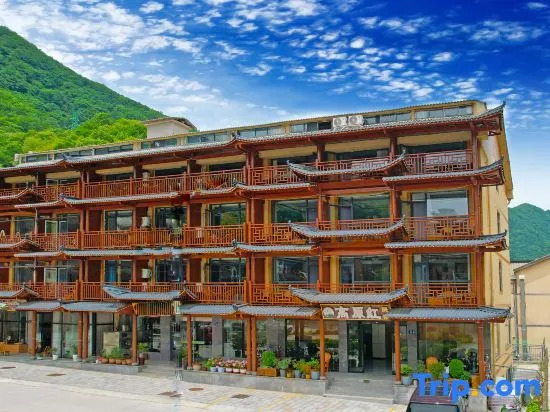 Shennongjia Plateau Red Homestay (Dajiuhu Pingqian Ancient Town Branch)