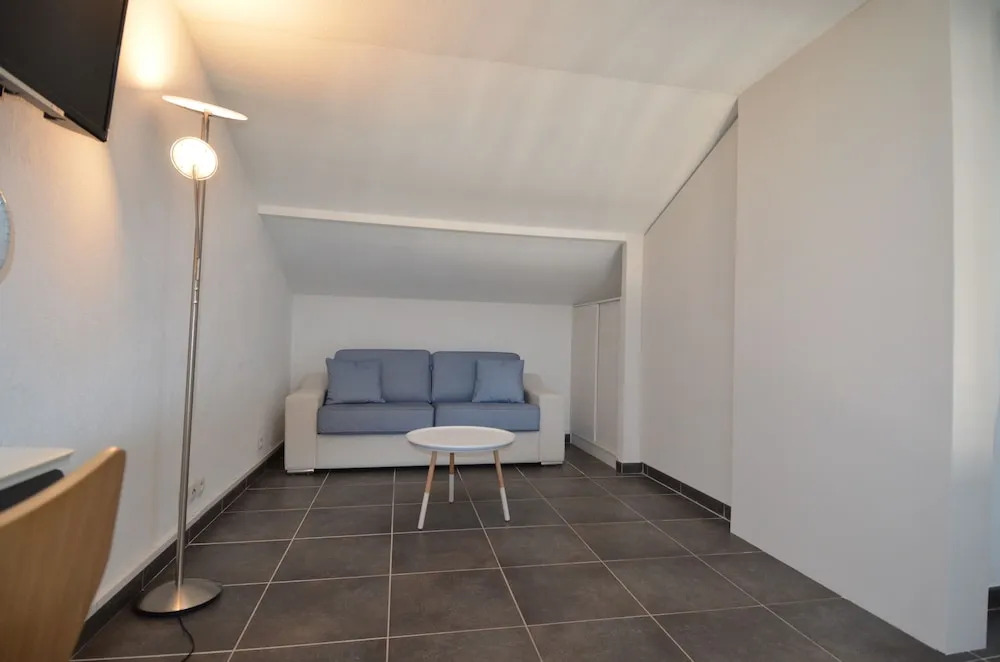 Modern duplex apartment 4 persons near train station Acropolis in Nice