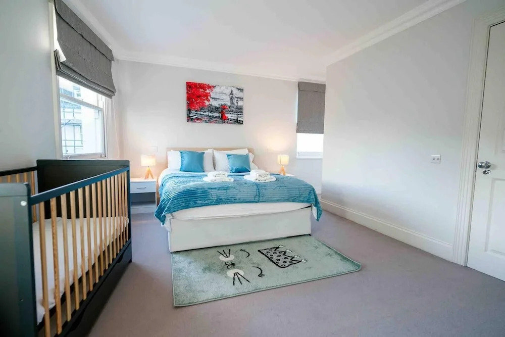 Spacious & Modern 3brs House in Central London
