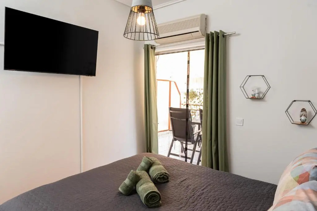 Loutraki apartment Greek open house