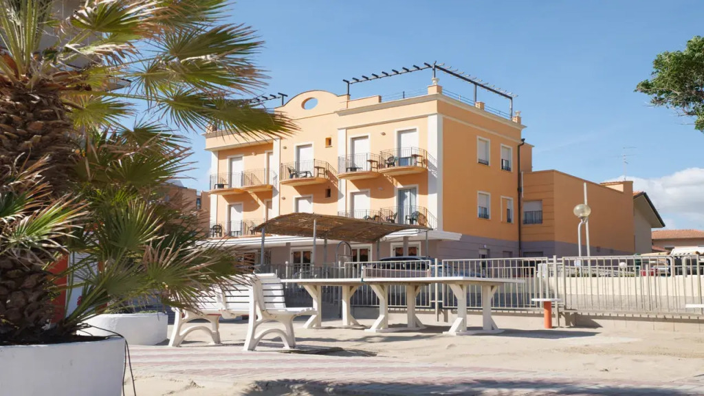 Hotel Holiday Beach