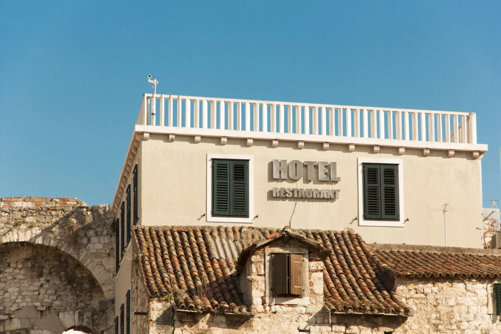 Hotel Peristil