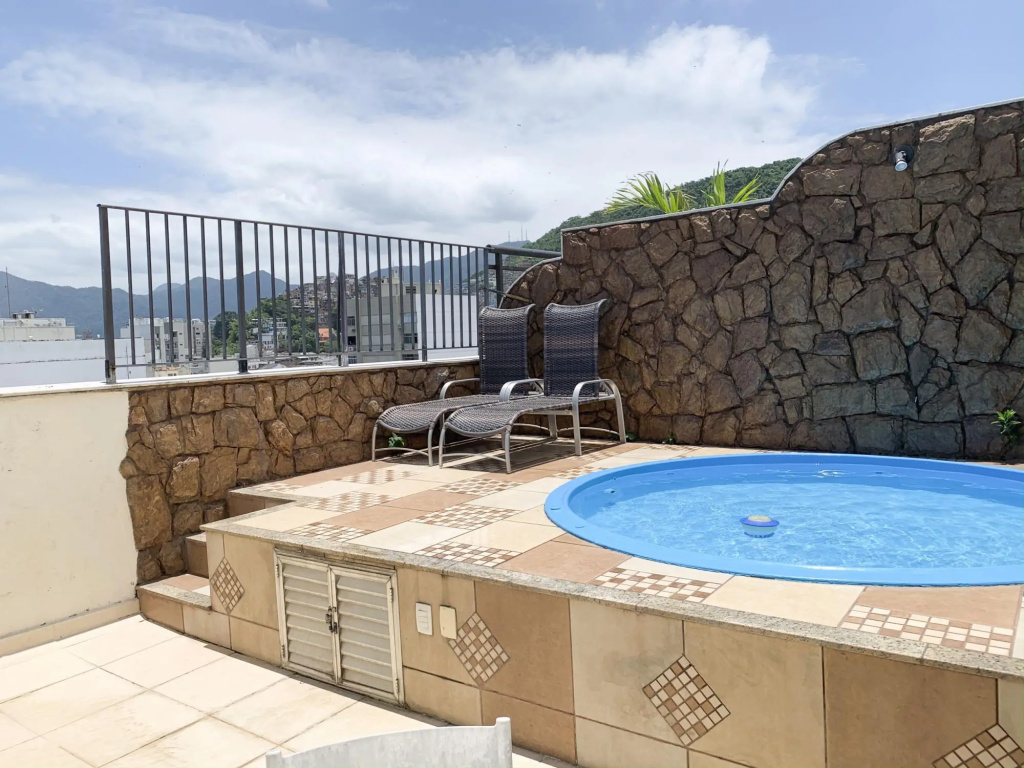 Pineapples F1106 Copacabana Penthouse and Pool