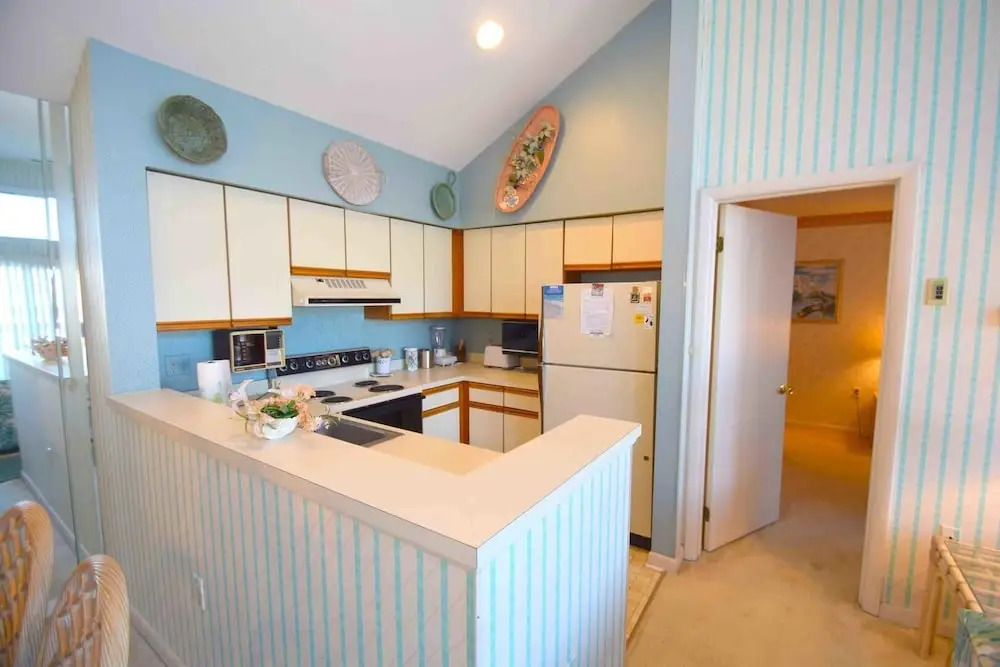 Seascape-heron Harbour 204-4 2 Bedroom Condo by RedAwning