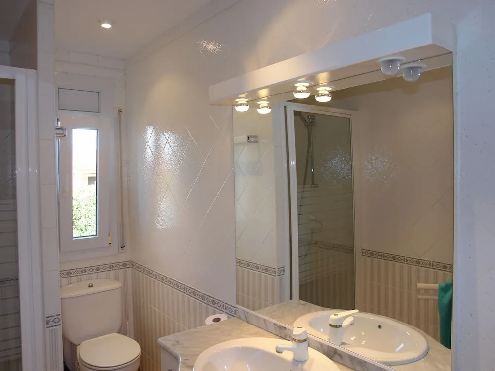 Spacious Villa in Vilacolum With Swimming Pool