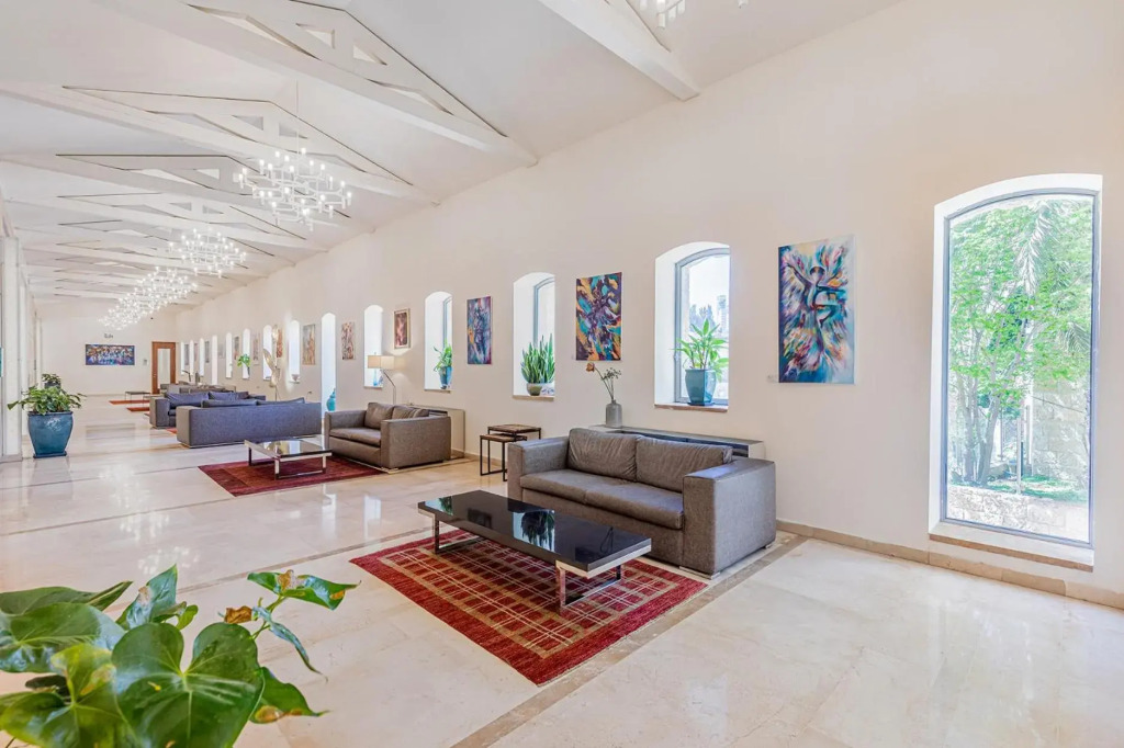 KING DAVID RESIDENCES - Pool & Gym