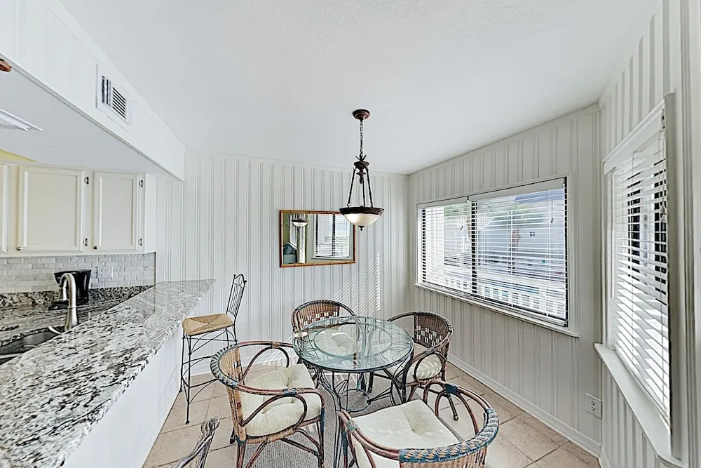 New Listing! Gulf-front W/ Balcony & Pool 3 Bedroom Condo