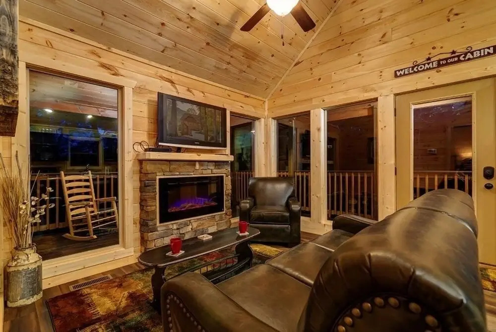 A Cozy Mountain Hideaway - 1 Bedrooms, 1 Baths, Sleeps 4 1 Cabin by RedAwning