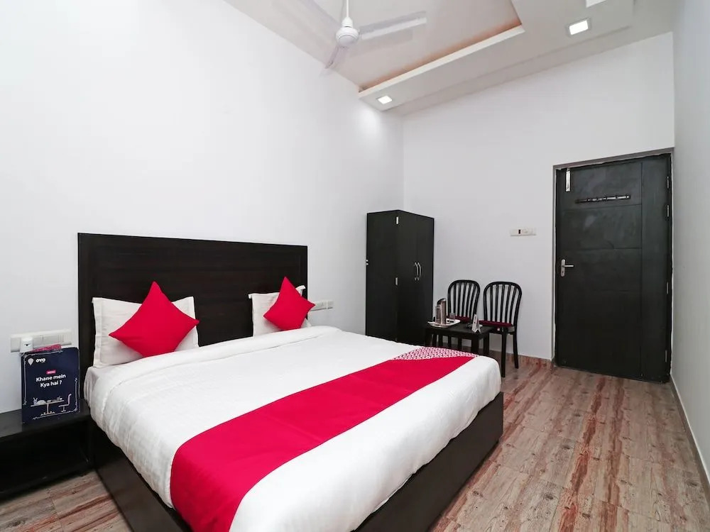 OYO 16080 The Royal Orchid
