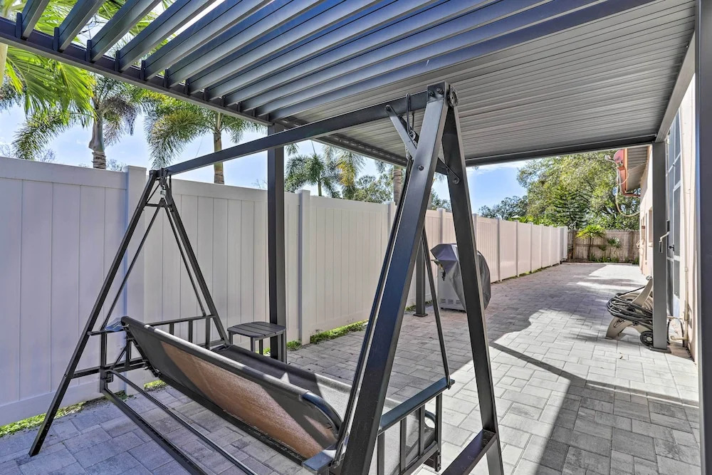 Huge Home w/ Pool Table Near St Pete Beach!