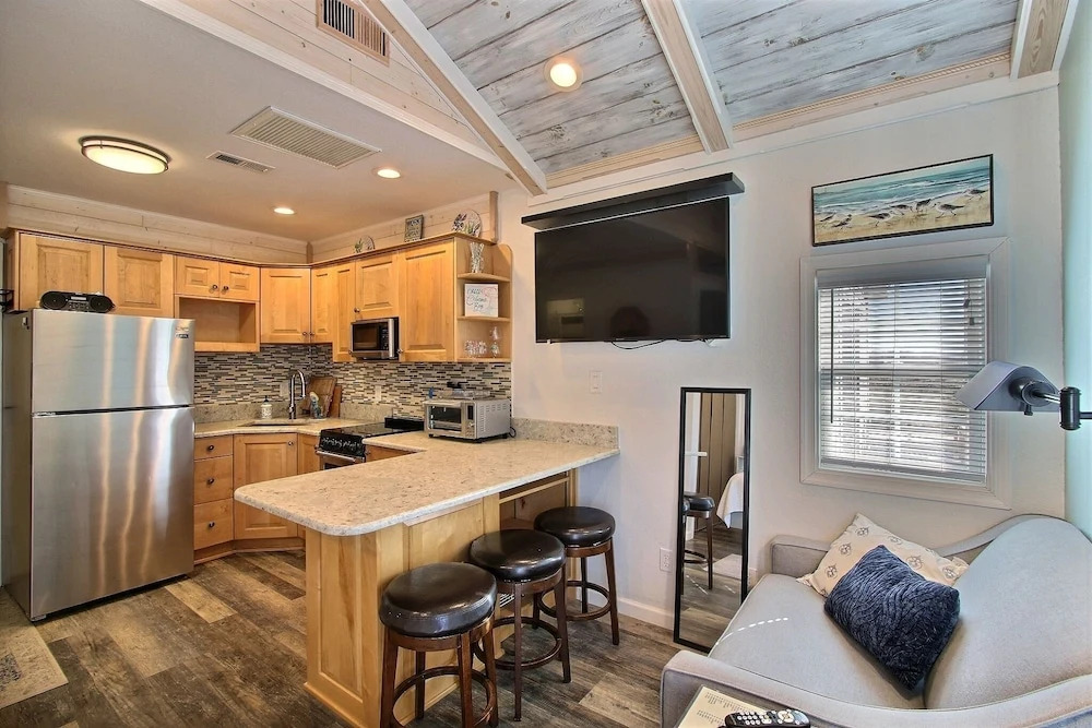 35 Sea Seitz 1 Bedroom Condo by RedAwning