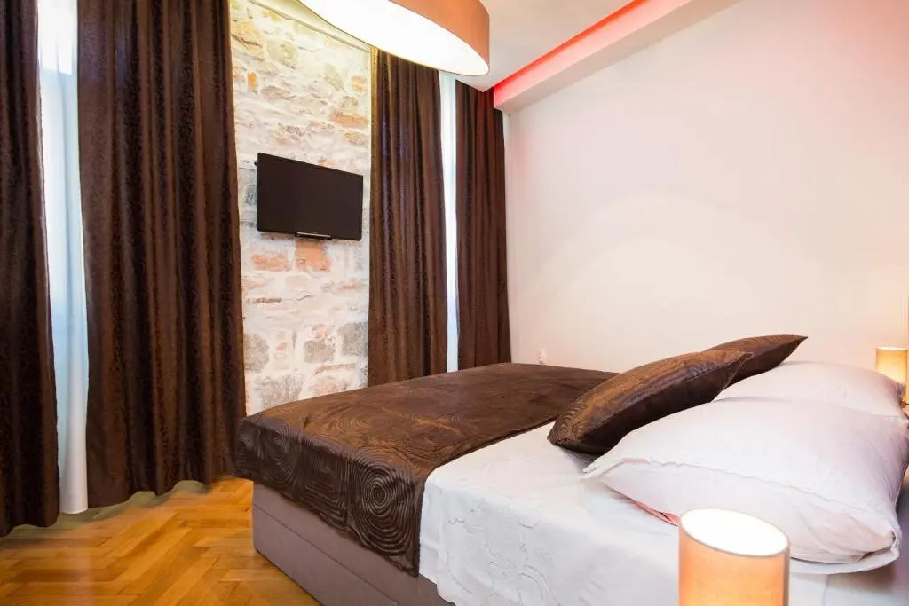 Riva Rooms