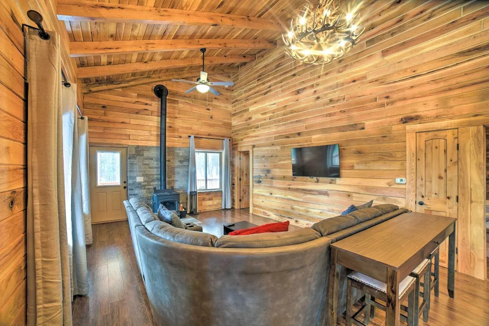 Woodsy Mountain Cabin: 2 Mi to Angel Fire Resort!