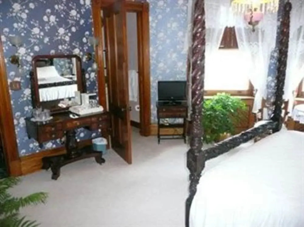 Squiers Manor B&B