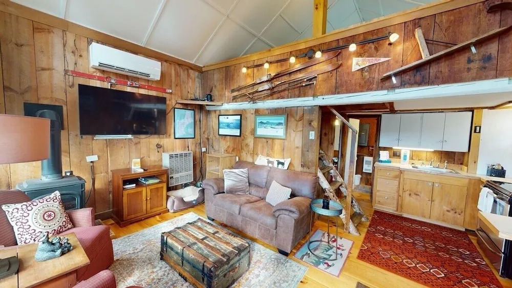 Pond View Cabin