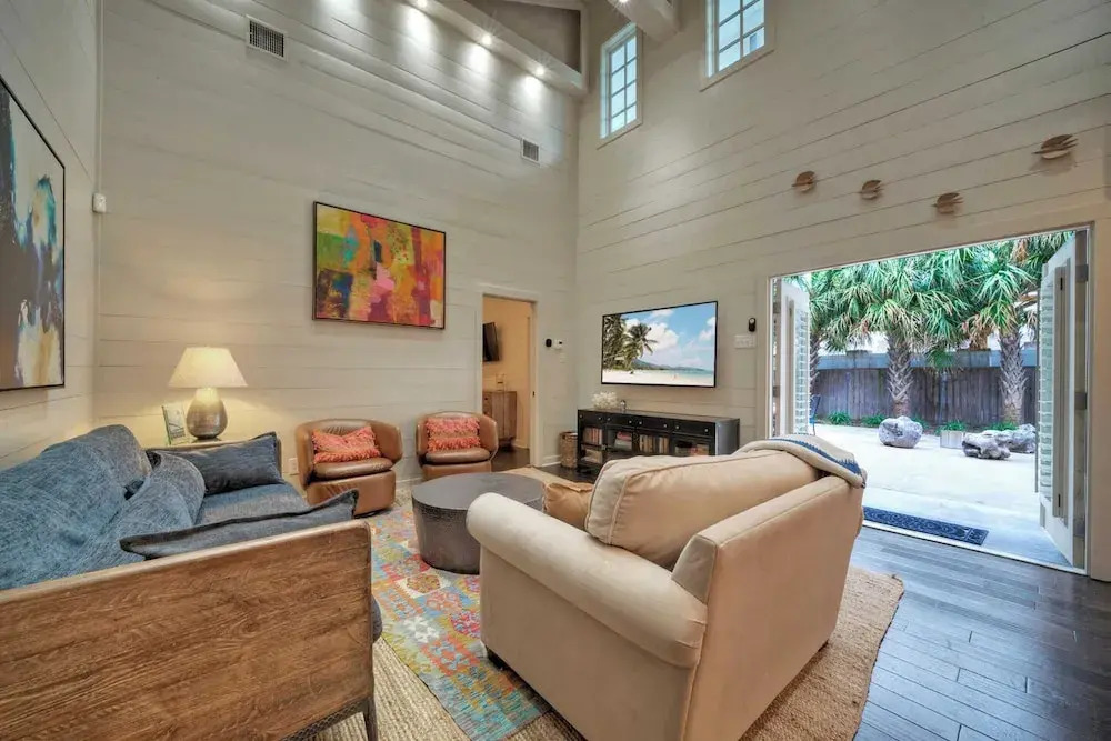 16 Palms by Avantstay Luxury Getaway, Backyard Oasis Pool & Playscape Access