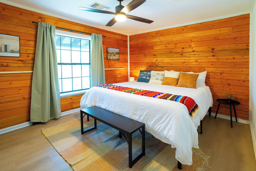 Ranchito Texas Stay for 12