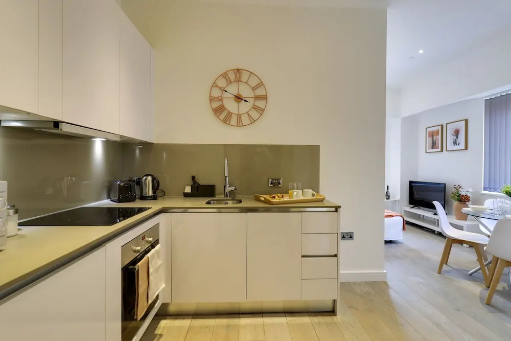 Apartment Sleeps 2 With Free Parking