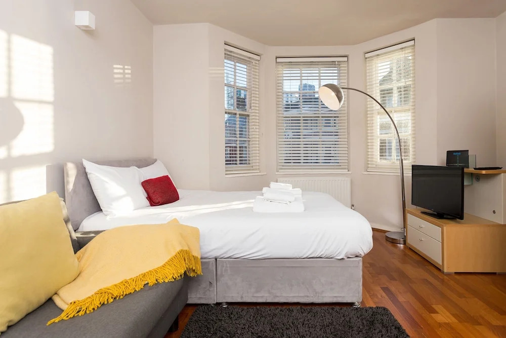 2 Bedroom Flat Sleeps 4 in Pimlico