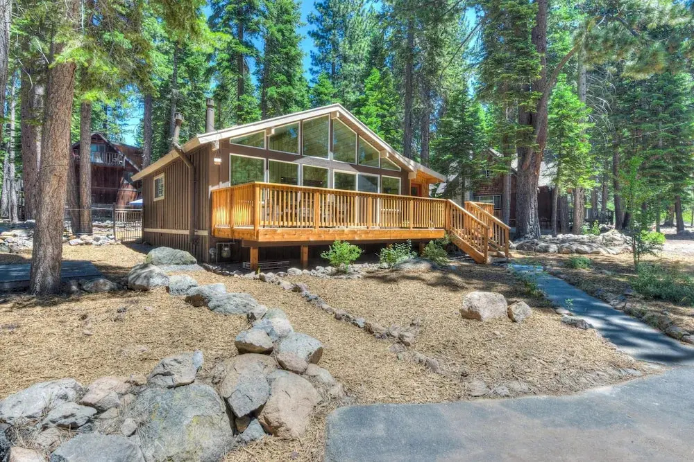 Firefly  - Walk To Beach 3 Bedroom Cabin by RedAwning
