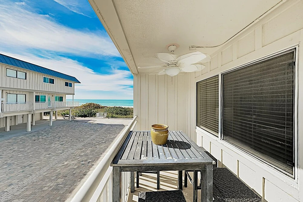 New Listing! Gulf-front W/ Balcony & Pool 3 Bedroom Condo